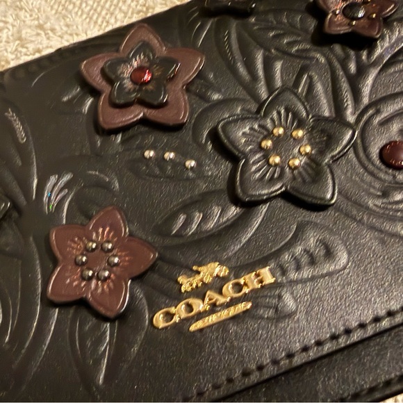 Coach F38636 Hayden Foldover Black Floral Tooling crossbody/clutch - Picture 2 of 8